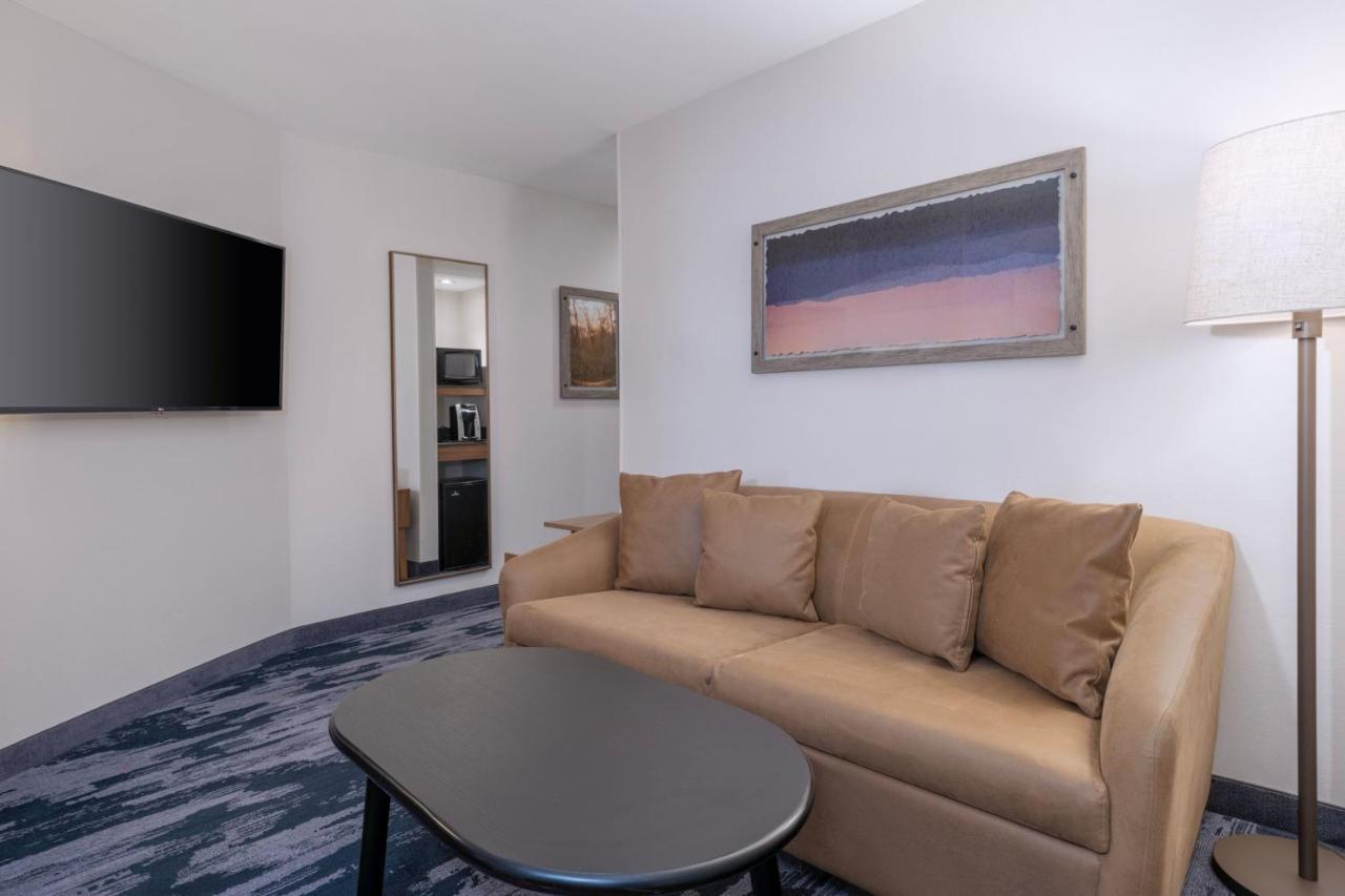 Fairfield Inn & Suites דנטון מראה חיצוני תמונה