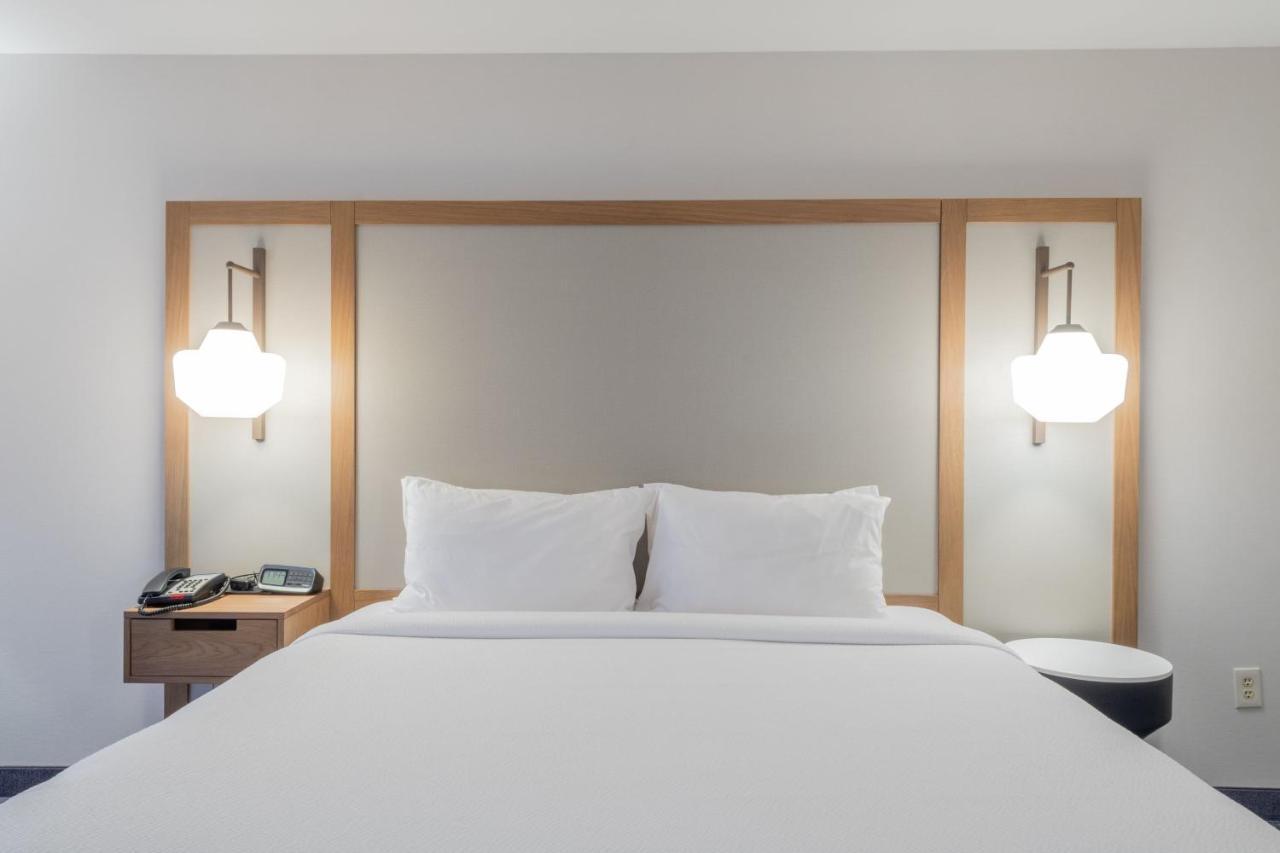 Fairfield Inn & Suites דנטון מראה חיצוני תמונה