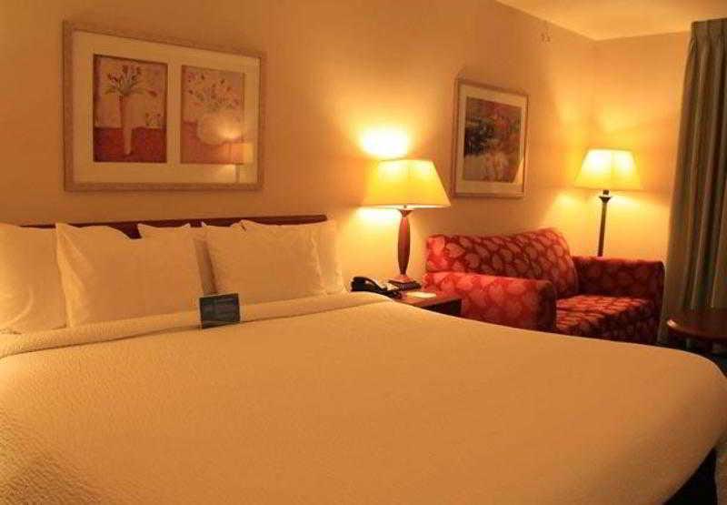Fairfield Inn & Suites דנטון מראה חיצוני תמונה